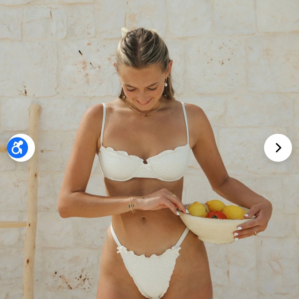 NWT Dippin Daisys Chica Bikini Top✨